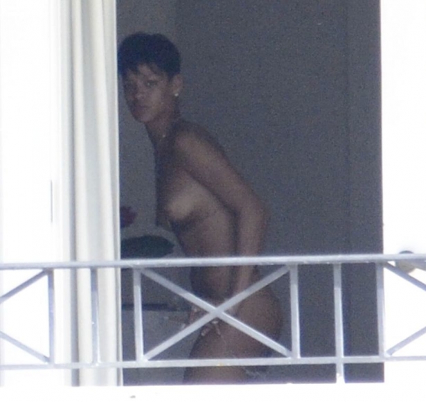 Rihanna naked_Rihanna nua_bunda da Rihanna (18)