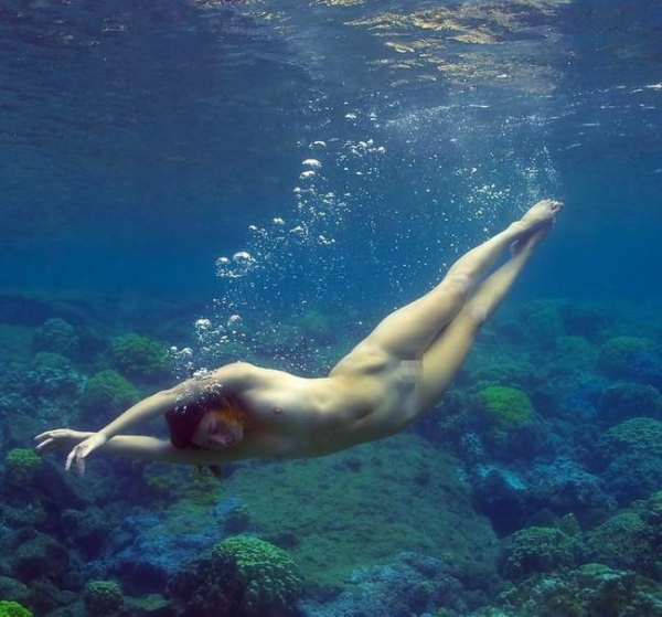 水中ヌード画像 水の中で全裸53枚の31枚目