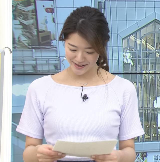 樺島彩アナ　Tシャツ巨乳の横乳キャプ・エロ画像２